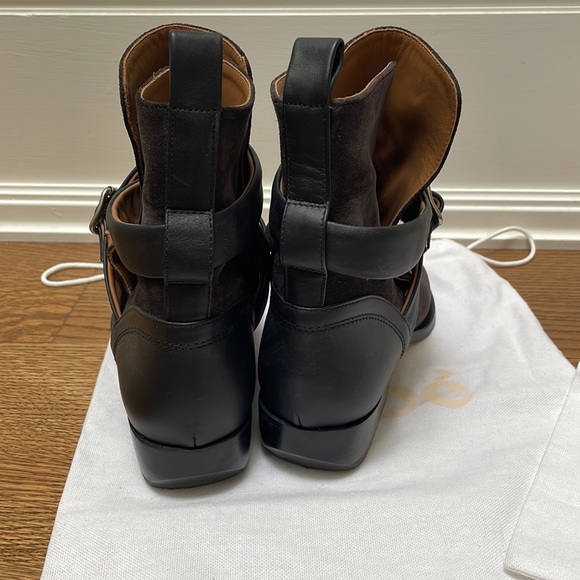 Chloé Rylee buckled leather-trimmed suede ankle boots! Beautiful 😍 - Picture 4 of 5